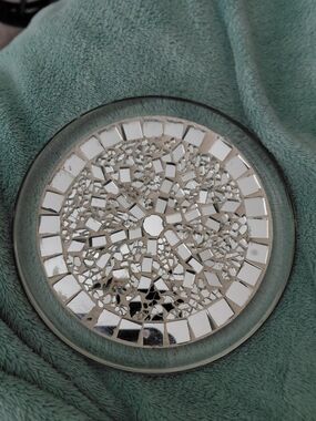 Decorative Silver Mosaic Glass Accent Plate - White/Silver
